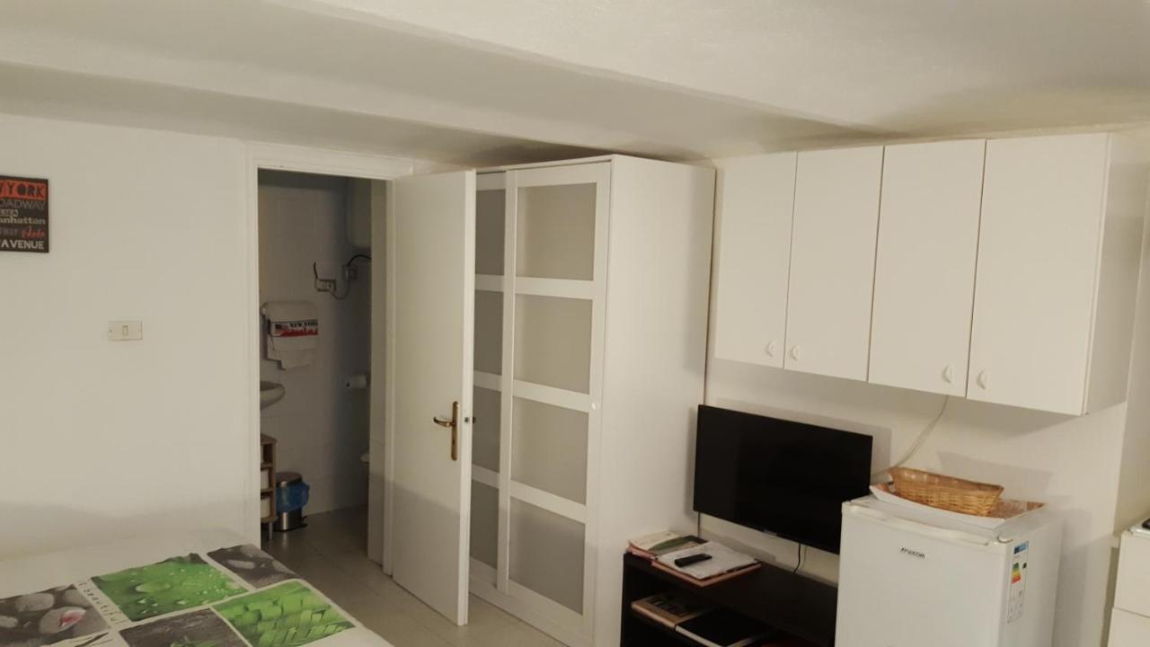 Location Turistic Monolocale Nel Parco Del Santuario Apartment อัสตี ภายนอก รูปภาพ